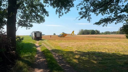 72-latek wpadł pod koła ciągnika. Na miejsce wezwano śmigłowiec LPR