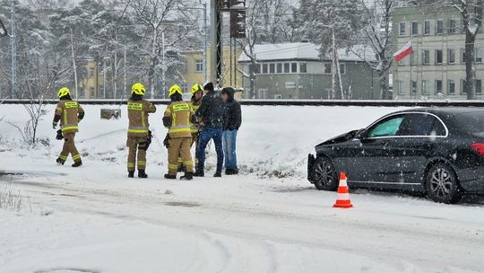 Atak zimy w Otwocku. Trudne warunki, kolizje i śnieżny park