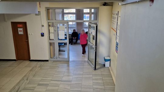 Awantura w szpitalu w Otwocku. Z nożyczkami rzucił się na personel