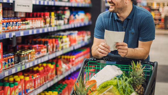 Robisz zakupy przed świętami? Te błędy mogą cię słono kosztować