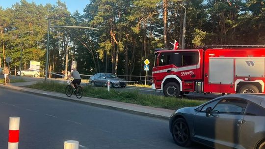 BMW potrąciło nastolatkę przy centrum handlowym