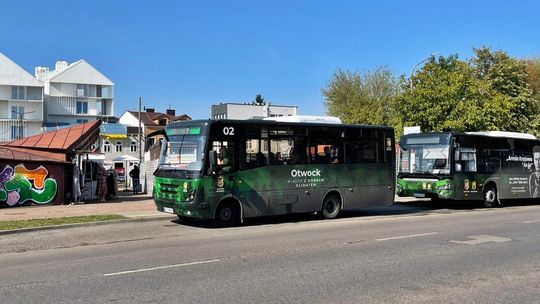 Chamski kierowca miejskiego autobusu