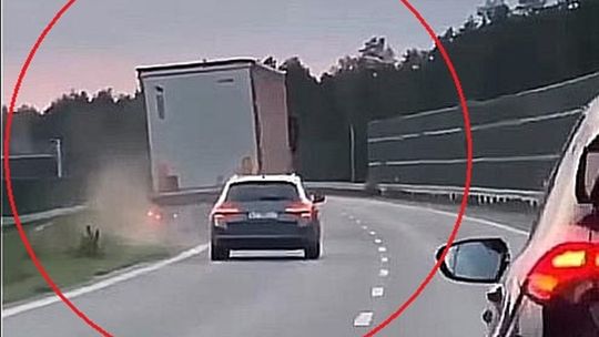 Kierowca ciężarówki jechał zygzakiem po ekspresówce!