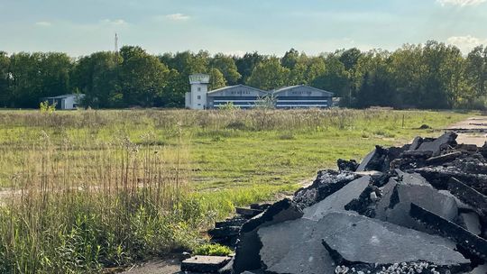 Gigant handlowy wyrośnie na dawnym lotnisku w Góraszce. Będzie 100 sklepów, kino i aquapark [FOTO]