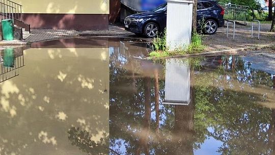 Do lekarza przez wielką kałużę. Pacjenci mają problem z wejściem do przychodni w Otwocku