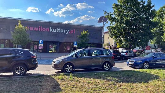 Drogi, parkingi i nowe skrzydło Pawilonu. Co zmienia się w centrum Wiązowny?