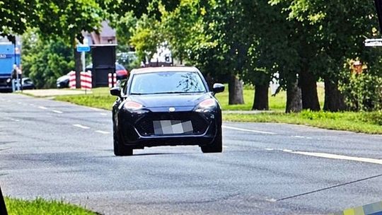 Drogówka czekała przy szkole. Kierowca pędził ponad 100 km/h i słono zapłacił