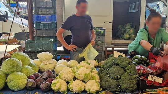 Drożej na bazarze w Otwocku? Podwyżka opłat targowych. Co to oznacza dla kupujących?