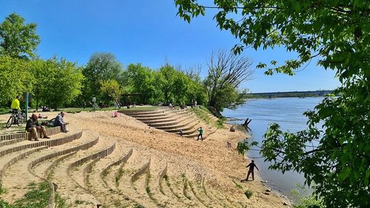 Finał poszukiwań zaginionej kobiety. Policyjny pies doprowadził ratowników nad Wisłę