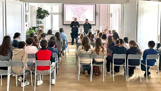 Francuscy uczniowie z wizytą w Józefowie