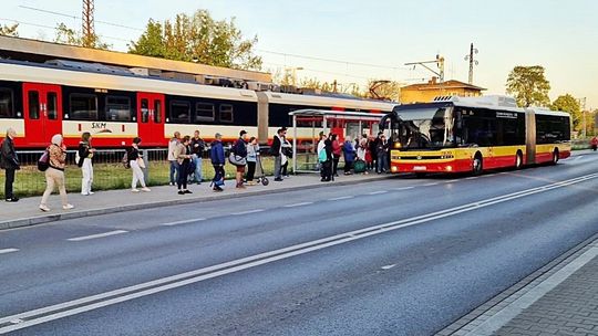 Kiedy przejazd w Falenicy będzie zamknięty? Którędy pojadą zastępcze autobusy? Nowe szczegóły