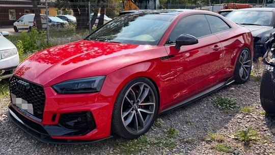 Kierowca sportowego audi chciał pofikać na drodze. Trafił na nie tych, co trzeba