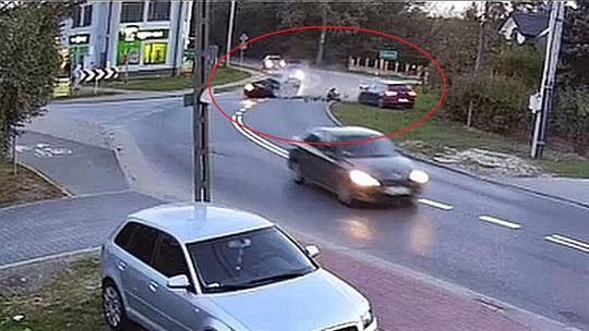 Kierowca BMW wyprzedzał na łuku drogi i zderzył się z seatem. Tu powinno być rondo! [FILM]