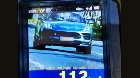 Kierowcy z porsche i audi pędzili jak po torze! Piraci drogowi na celowniku policji
