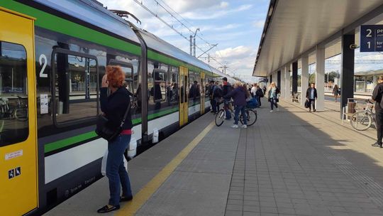 Nowe biletomaty Kolei Mazowieckich.  Gdzie kupisz bilet u nowego operatora?