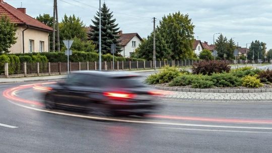 Kręcił się po rondzie jak bączek. Policjanci szybko odkryli dlaczego