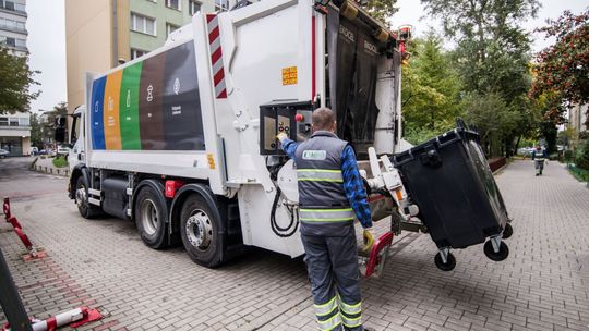 Kto przejmie śmieciowy biznes za miliony? Wawer zmienia firmę odbierającą odpady