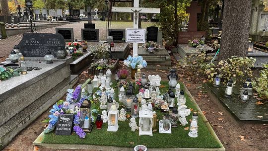 Maleńkie groby, wielka miłość. Szczególne miejsce na otwockim cmentarzu