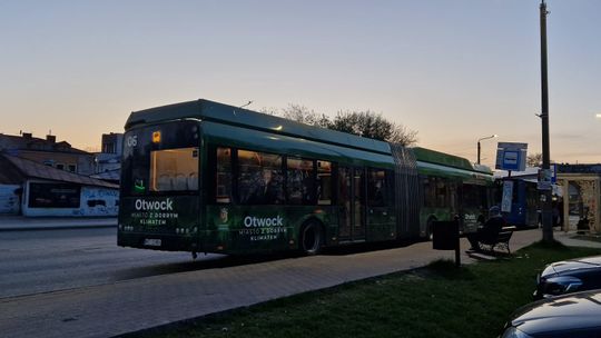 Miejski autobus potrącił kobietę na przystanku w Otwocku