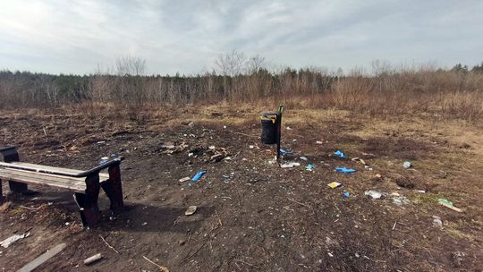 Mieli miejsce do relaksu na łonie natury. Ktoś zrobił z niego śmietnik