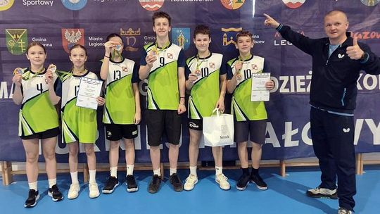 Młodzi tenisiści stołowi z Wiązowny awansowali do finału Mazowsza