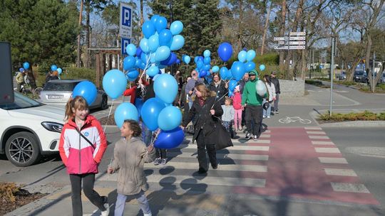 Niebieski dzień w centrum Otwocka [FOTO]