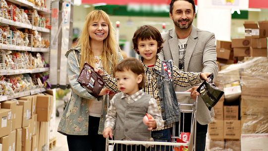 Niedziele handlowe grudzień 2025. Kiedy zrobisz zakupy przed świętami?