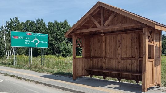 Nowa wiata przystankowa przy trasie S17