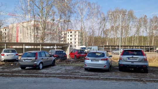 Czy parking na Ługach będzie zlikwidowany? Mieszkańcy biją na alarm