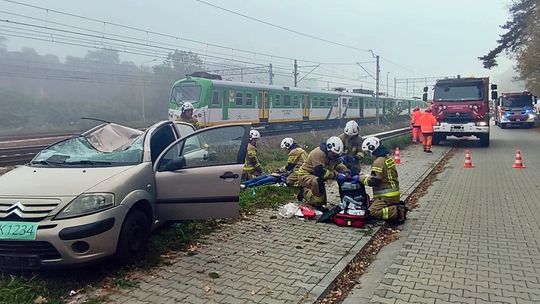 Pociąg zderzył się z dwoma samochodami. Duże ćwiczenia służb w Otwocku