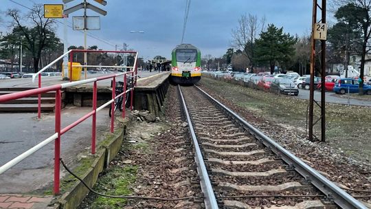 Poważne zdarzenie na torach przy PKP Józefów
