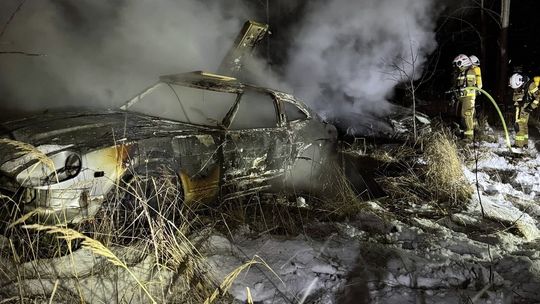 Pożar dwóch samochodów. Czy to było podpalenie?