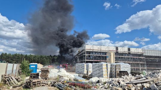 Pożar na terenie budowanego kompleksu basenów w Otwocku
