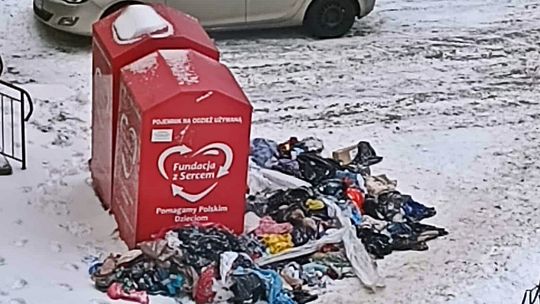 Problem z kontenerami na odzież. Czy takie pojemniki są jeszcze potrzebne?