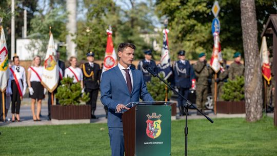 Rada podwyższyła pensję prezydenta Otwocka. Ile teraz będzie zarabiał?