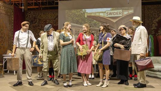 Sekrety, miłosne dylematy i trochę humoru. Spektakl „Letnisko '39” w Otwocku