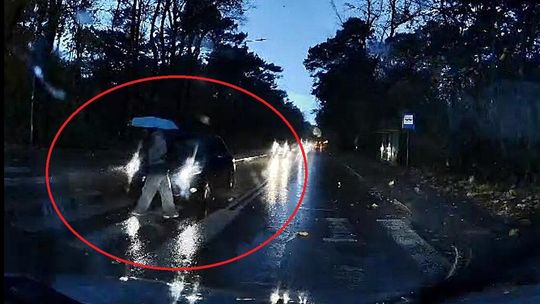 Seria zdarzeń drogowych przed 1 listopada. Policja rozpoczęła akcja „Znicz 2025”