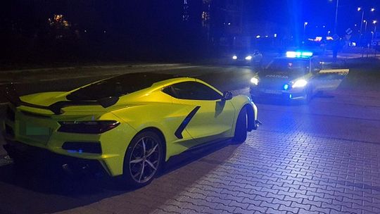Szalał sportową Corvette po Otwocku. Kierowca miał poważny problem