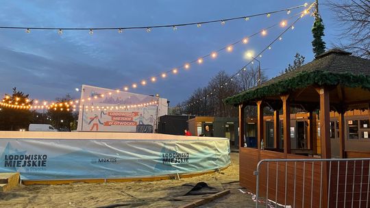 Szykują ślizgawkę na nowy sezon zimowy w Otwocku