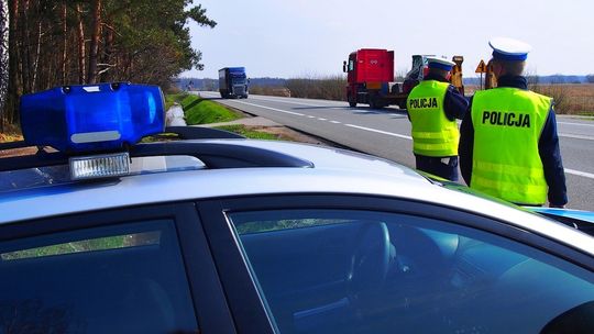 Tir staranował volvo. Kobieta i dziecko trafili do szpitala