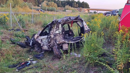 Tragiczny wypadek na S17. Ciężarówka zmiażdżyła osobówkę