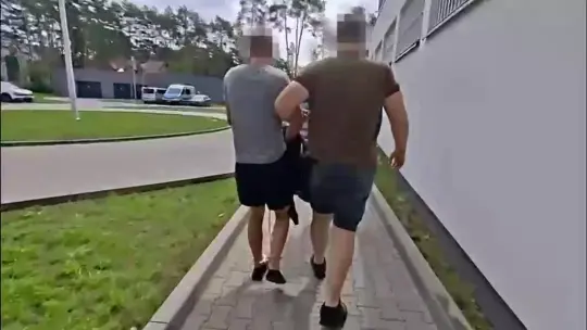 Trzy dni, seria przestępstw i rozbój. 29-latek z Otwocka trafił do aresztu [FILM]