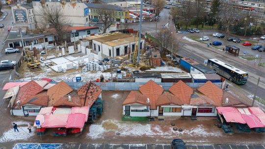 W centrum Otwocka powstaje nowy obiekt handlowy. Co tam będzie? Kiedy? [FOTO]