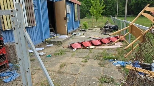 Wandalizm na boisku CKS Celestynów. Zniszczono dorobek lat społecznej pracy