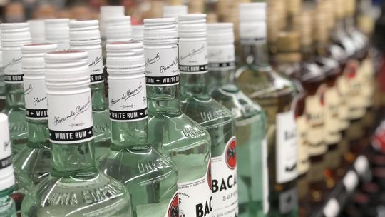 Wiązowna rozważa nocny zakaz alkoholu. Jak jest w Otwocku i sąsiednich gminach?