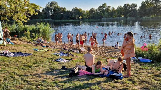 Wojna o plażę nad jeziorem. Kto i dlaczego chce jej likwidacji? Kulisy sprawy