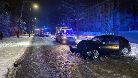 Wypadek na ul. Kraszewskiego. Dwie osoby poszkodowane [FOTO]