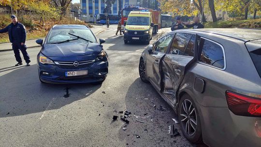 Zderzenie aut na ul. Orlej przy figurze Chrystusa w centrum miasta