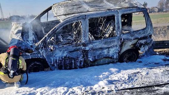 Zderzenie kilku pojazdów na trasie S17. Spłonęły dwa auta