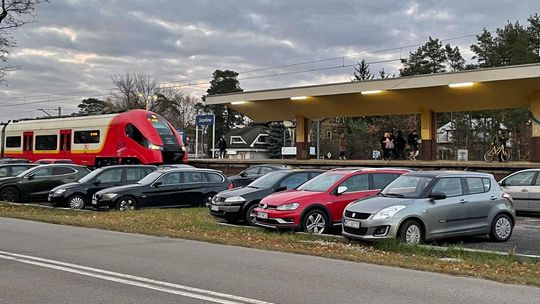 Przy torach nie będzie parkingów. Gdzie zostawić auto? Czy będzie piętrowy parking?